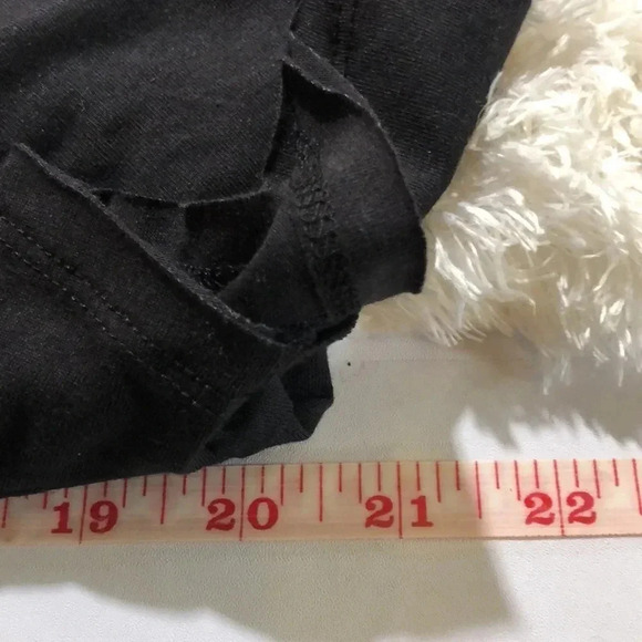 🌸NEW🌸 ANYBODY Black V-Neck Tee - Picture 6 of 6